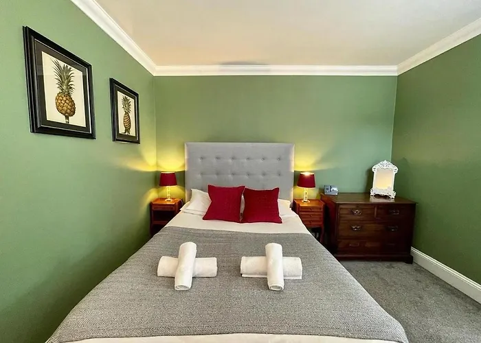 Regency Apartment - Marine Square By Crown Gardens Holiday Homes