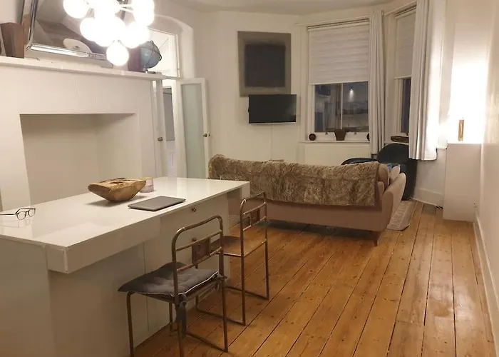 2 Spacious And Quiet One Bed In Central Hove With Free Parking