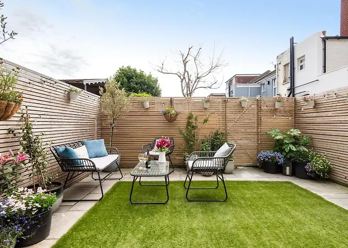 Newly Renovated Victorian House With Free Parking