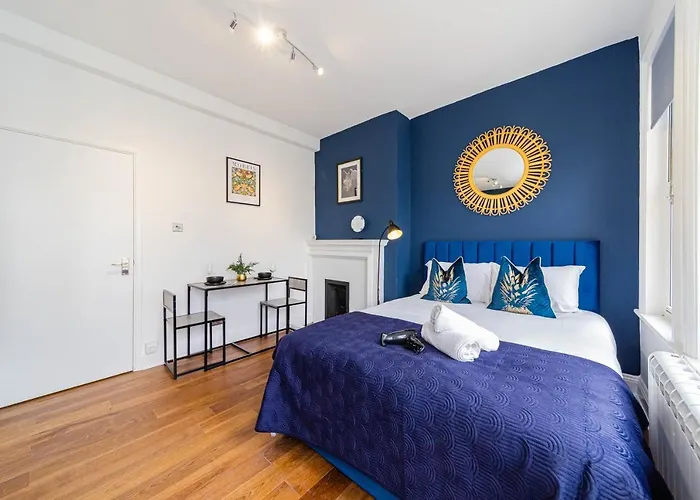Super Central Studio Apartment I Next To Brighton Beach & Shopping Centre I King Size Bed I Sleep 3