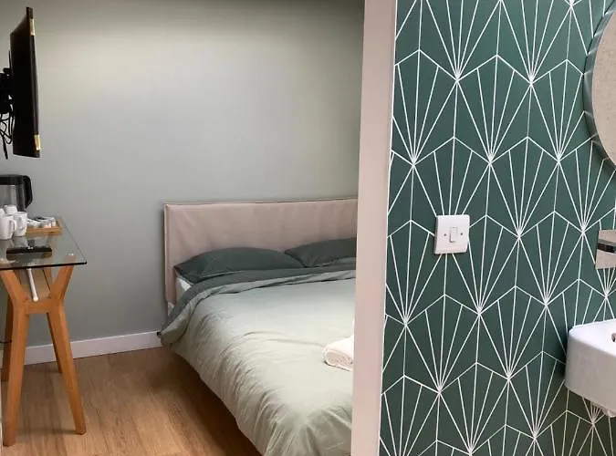 Central Ensuite Guest Unit With Ac And Free On-Street Parking