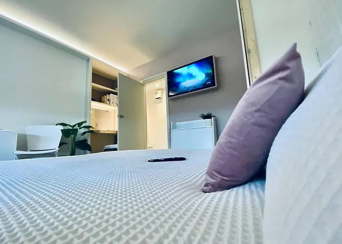 Apt 12 Luxury Living Chic Studio Steps From Beach