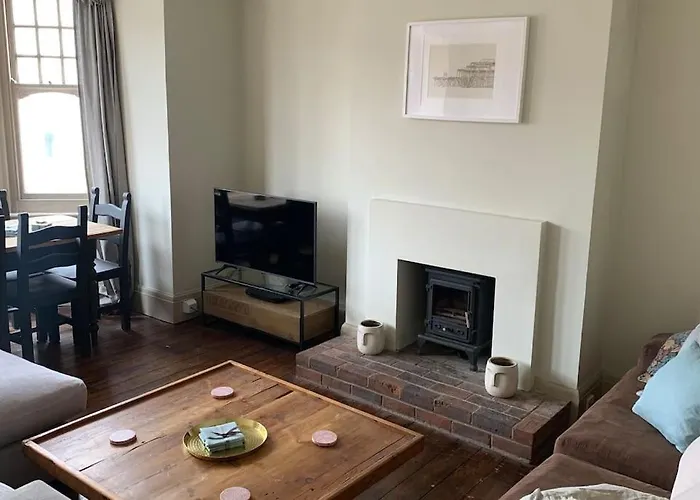 Lovely 4 Bedroom Home, Stones Throw From The Beach