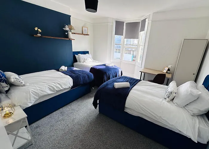 3 Bedrooms -5 Minutes Walk From Brighton Train Station - Contractors, Families, And Larger Groups - Sleeps 7