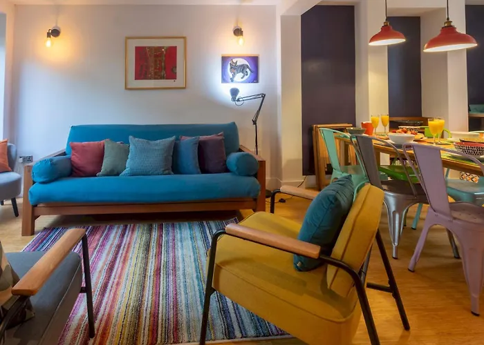Pass The Keys Stylish Boho Chic House - Central Location