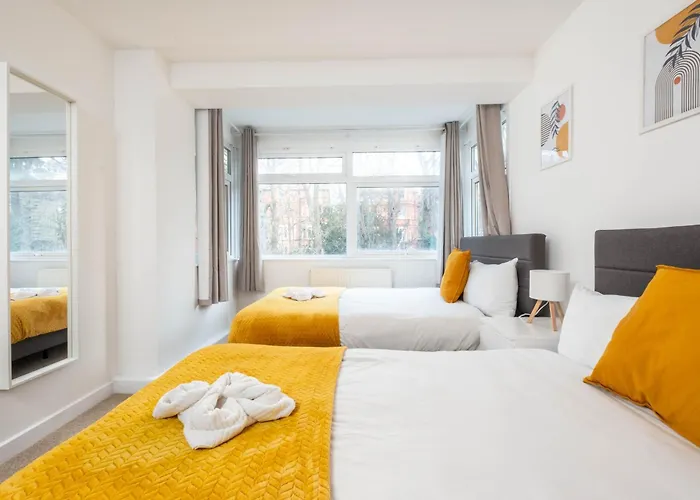 Stylish 2 Bedroom In Central Brighton With Free Parking Near Beach And Train Station