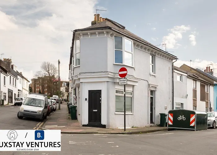 Bright And Spacious 2Br Maisonette Sleeps 8, Game Room, 5 Mins To Brighton Beach And City Centre