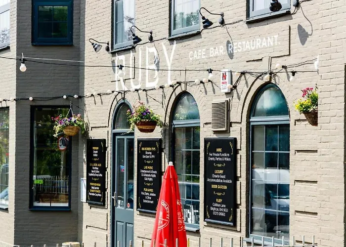 Oyo Ruby Pub & Hotel