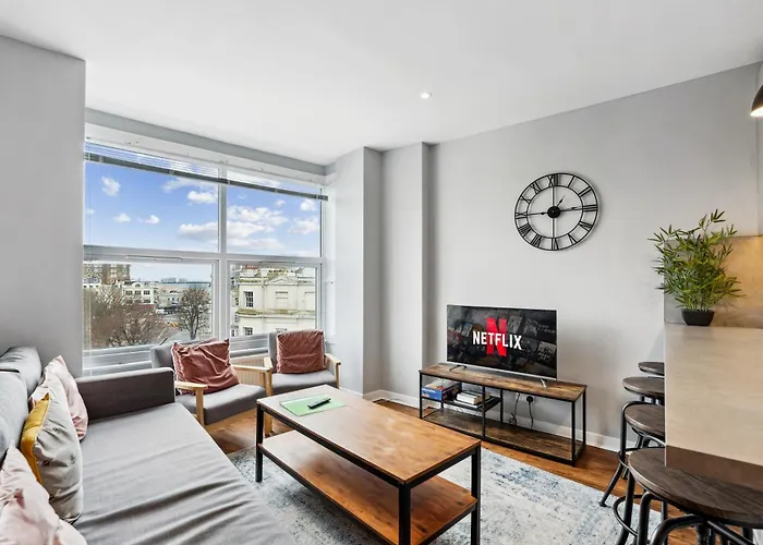 \'Brighton Heights\' Premium Central 2 Bedroom Flat By The Sea