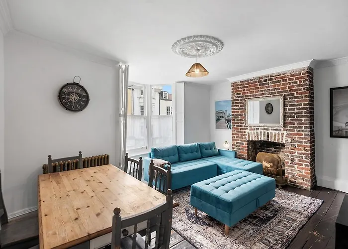 Three Bedroom Townhouse By Primal Estates Short Lets In Brighton