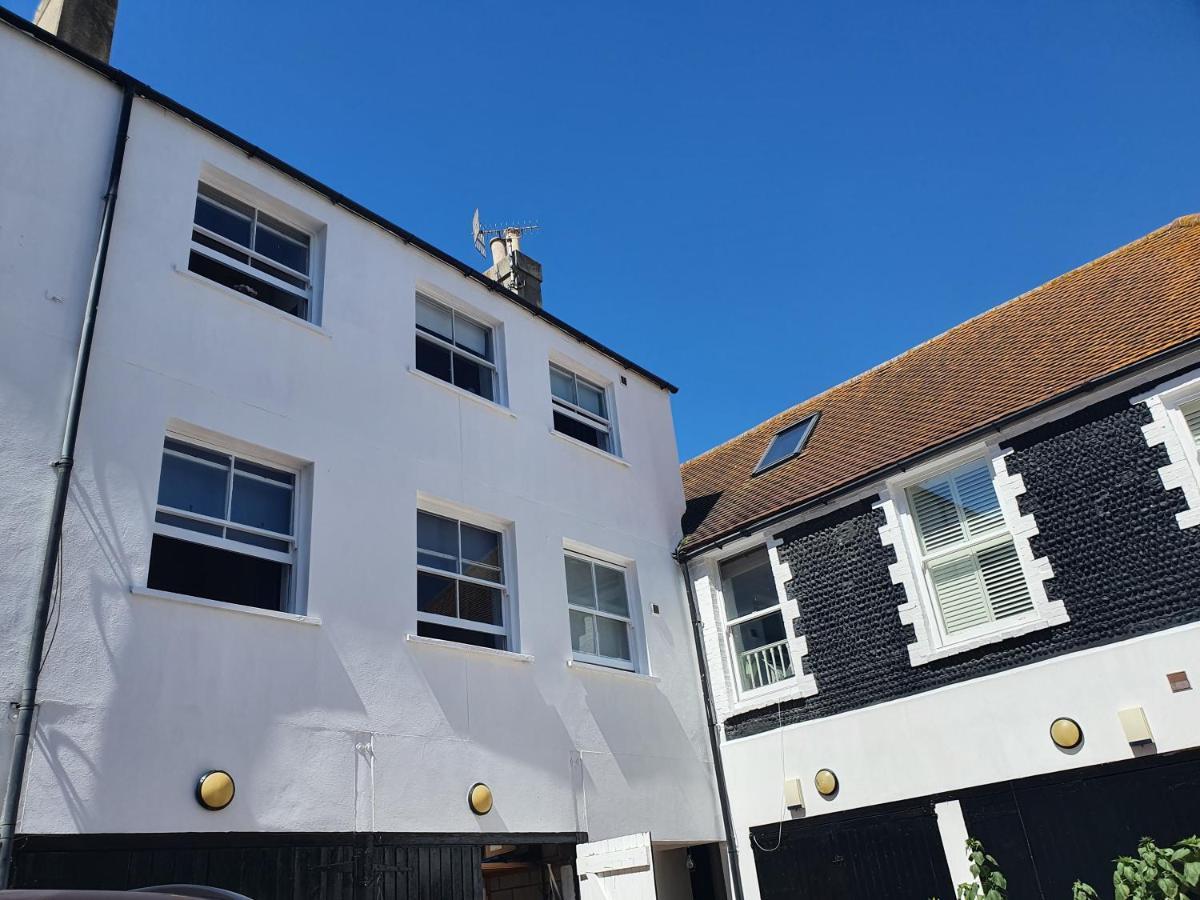 Waynes Place 3*