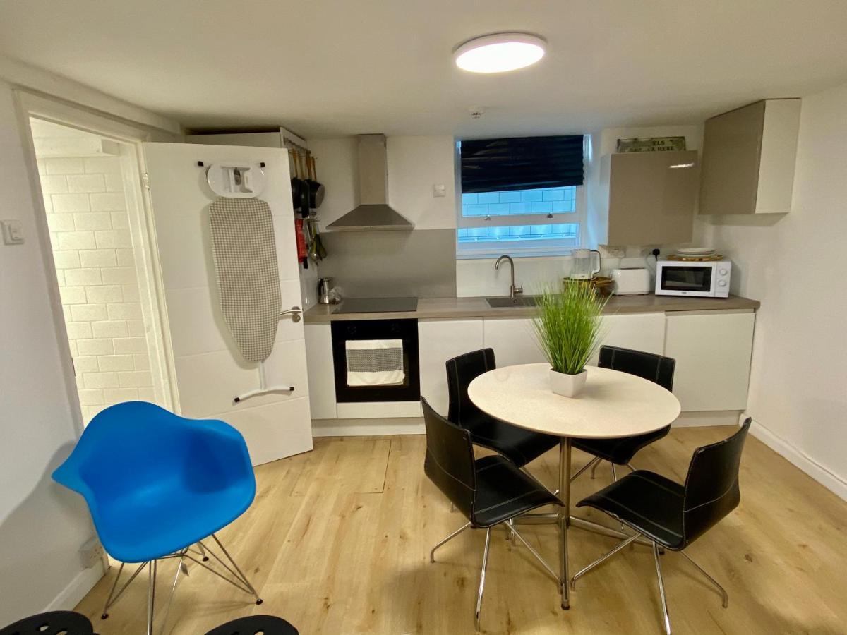 Bond Apartment *