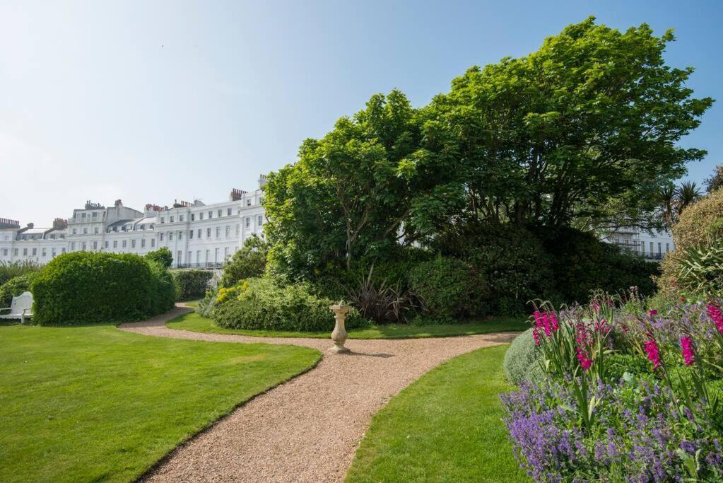 Constables - Tranquility On The Seafront Holiday home *