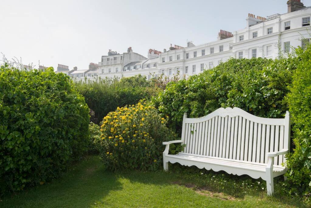 Constables - Tranquility On The Seafront Holiday home *