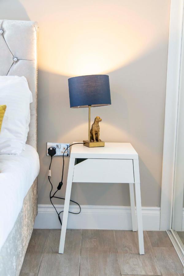 Flash Sales Offer - Any Week Day No Minimum Night Restrictions Centre Seafront 1 Bedroom Flat Bn1gre08 *