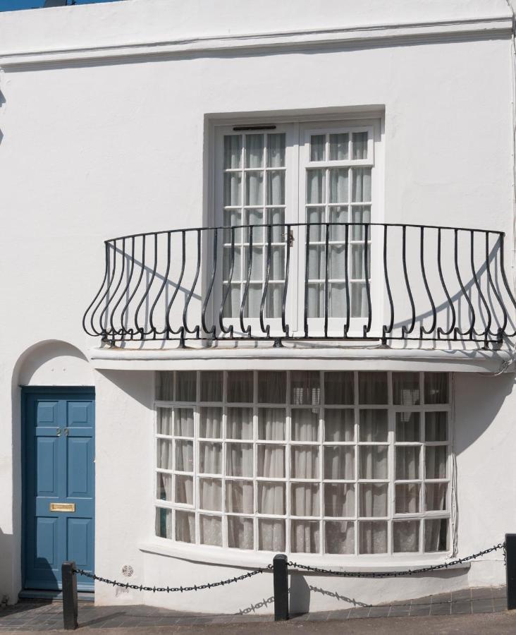 Sea Breeze With Parking By Myholidaylet Holiday home Brighton