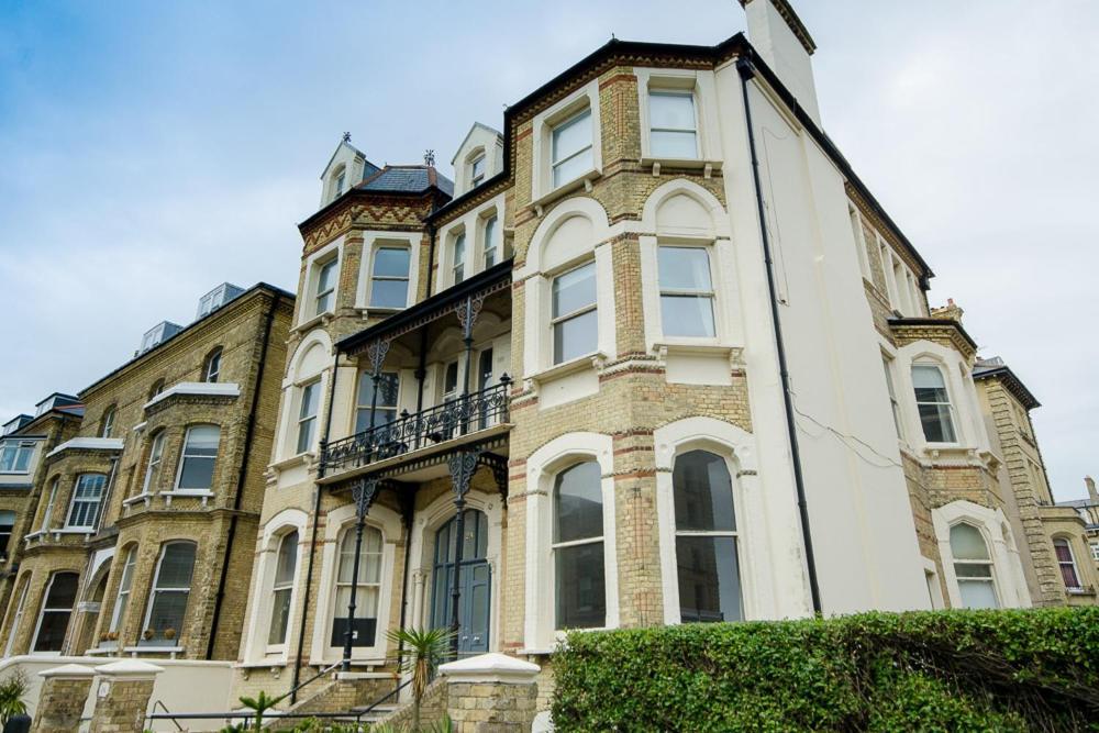 Seaview Mansion - With Parking Apartment Brighton