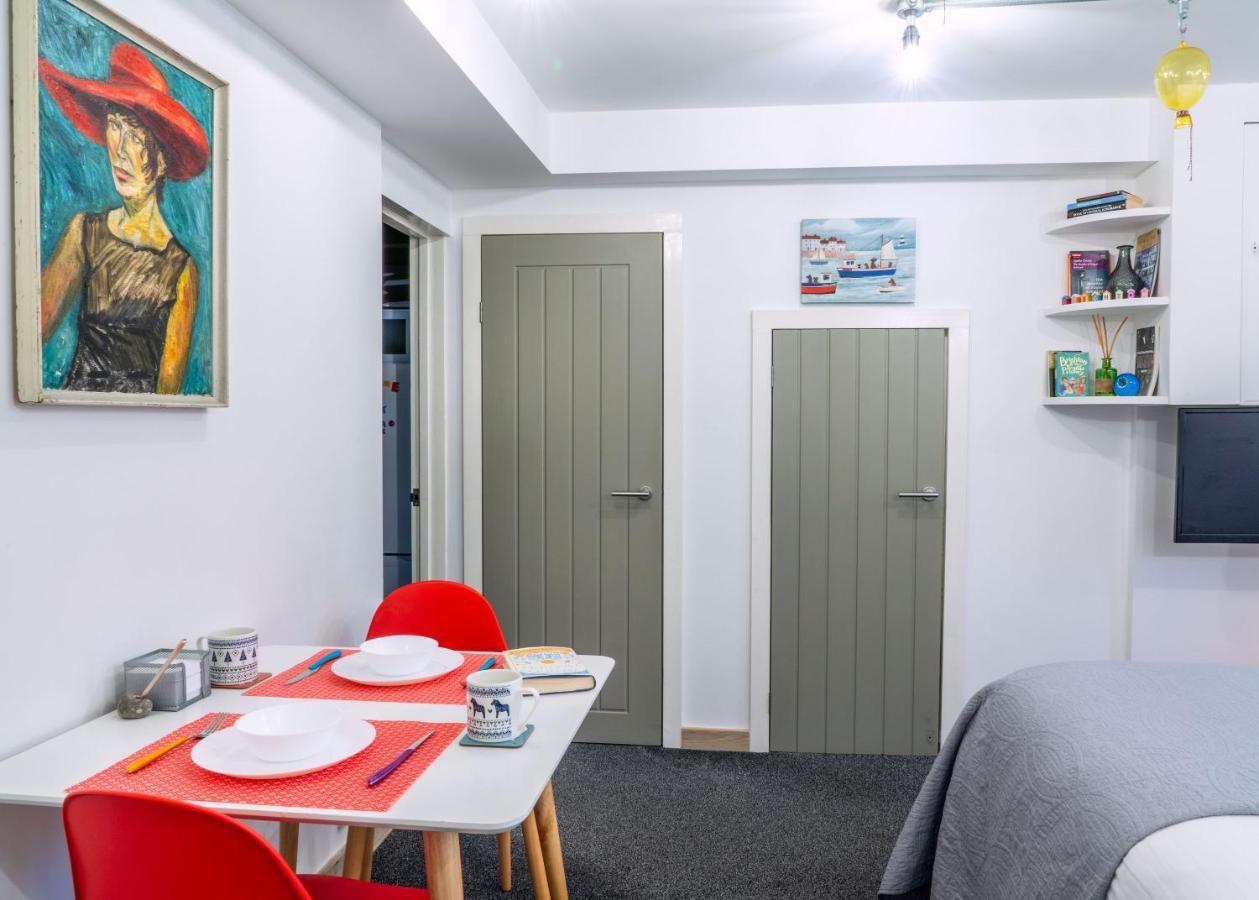 Apartment The @ 93 Bernard Rd *