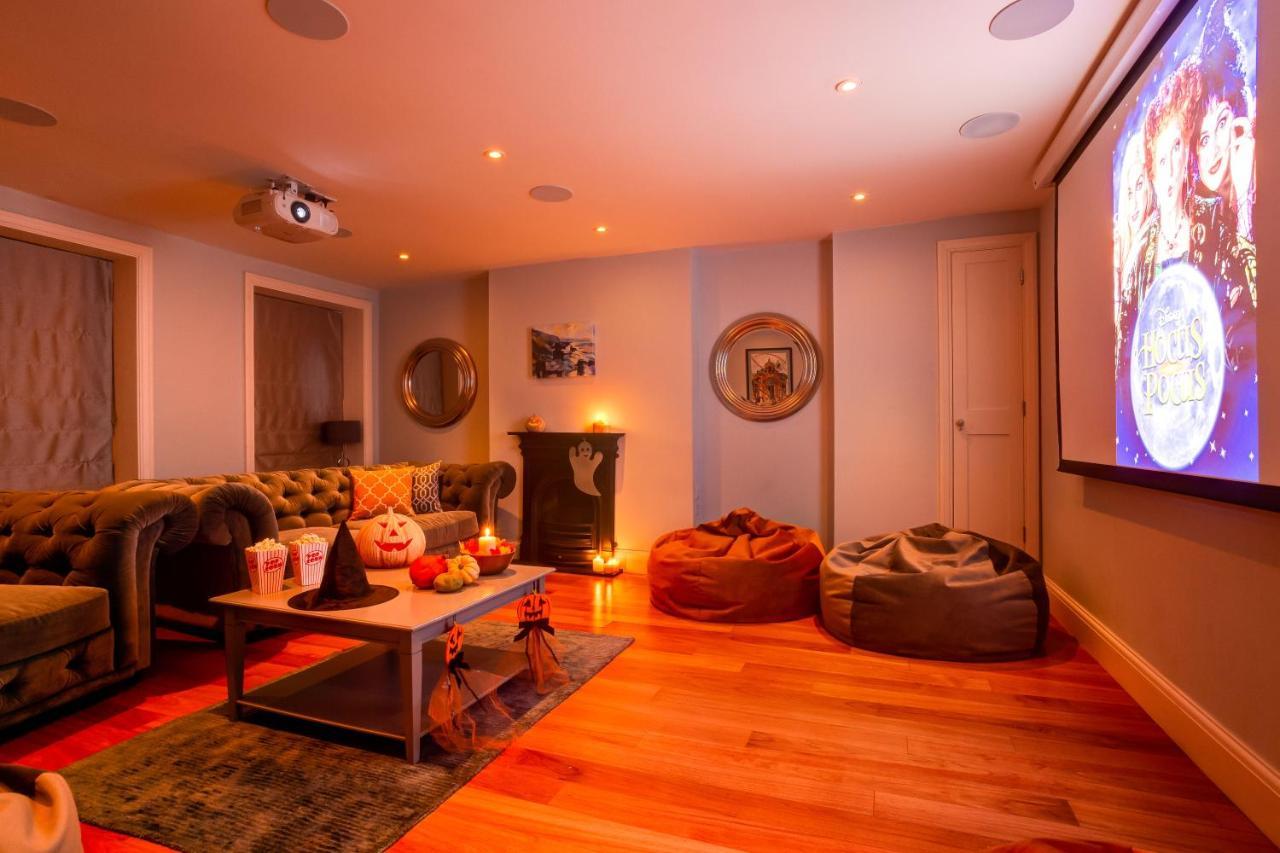Holiday home Luxury Mansion Townhouse With Private Cinema