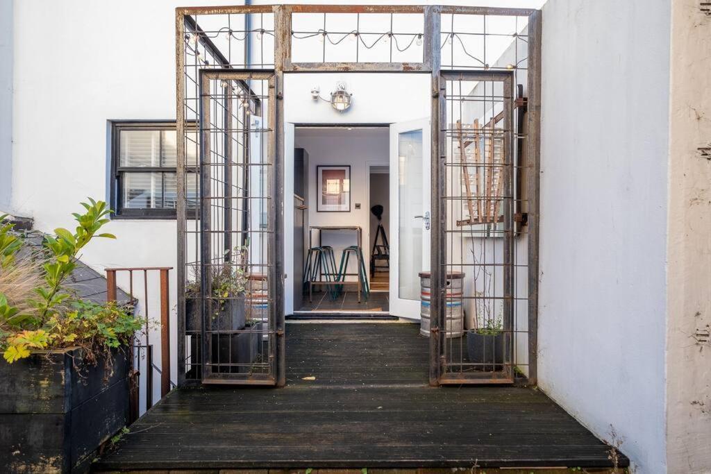 Super Cool, Industrial-styled House With Parking *