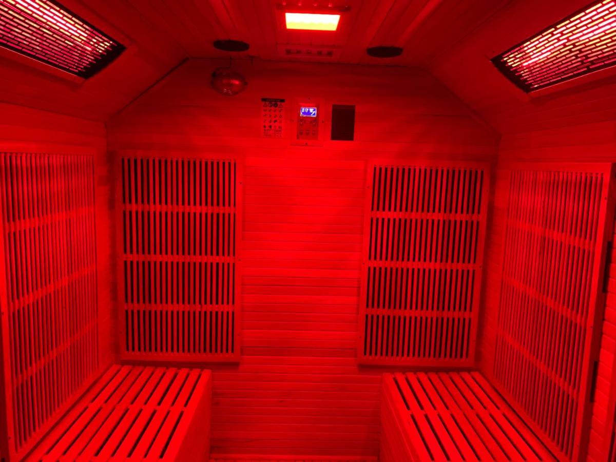 Family With Hot Tub & Sauna Sleeps 8 Apartment