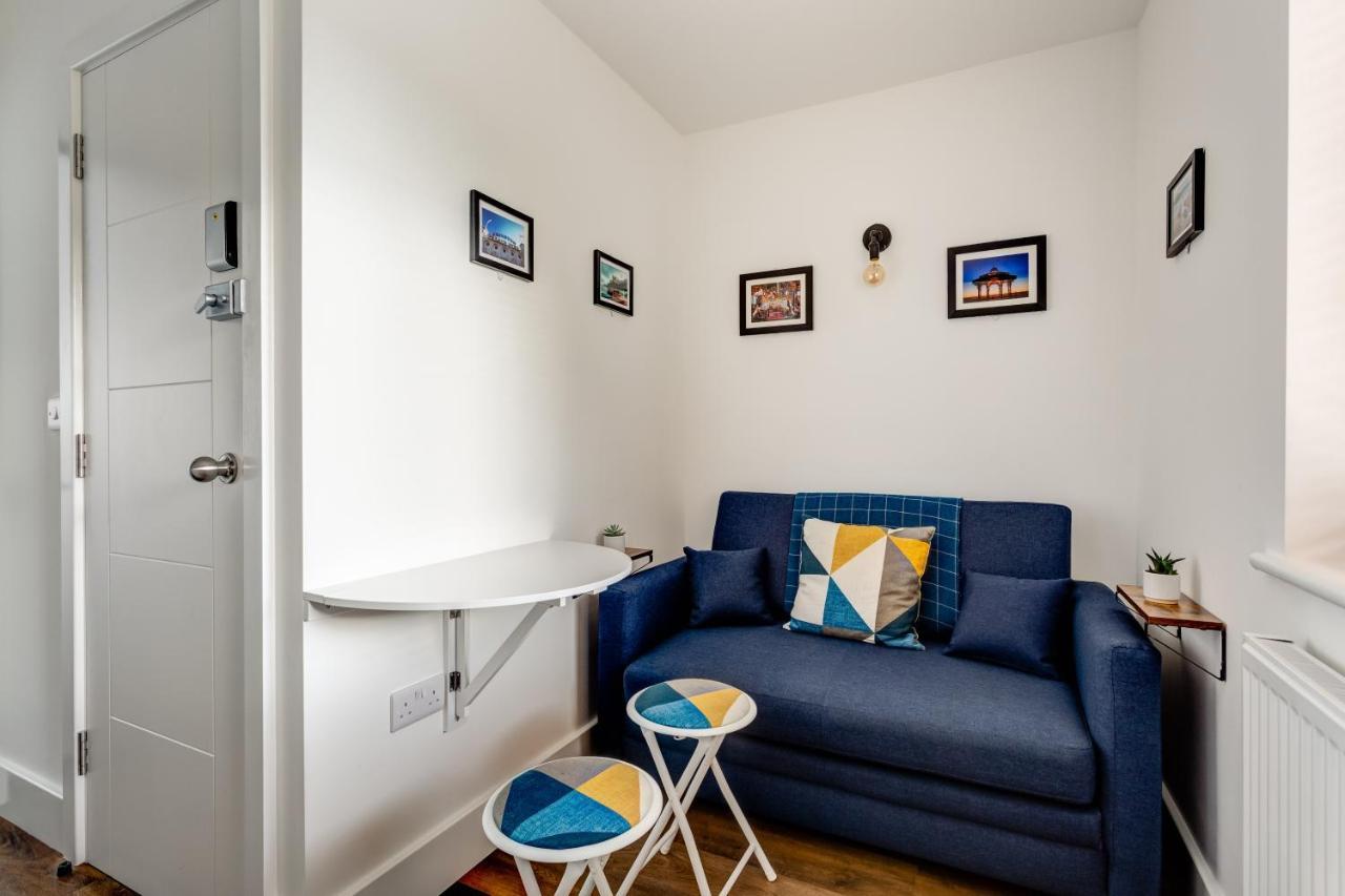 Laines - Laines Location * Brighton