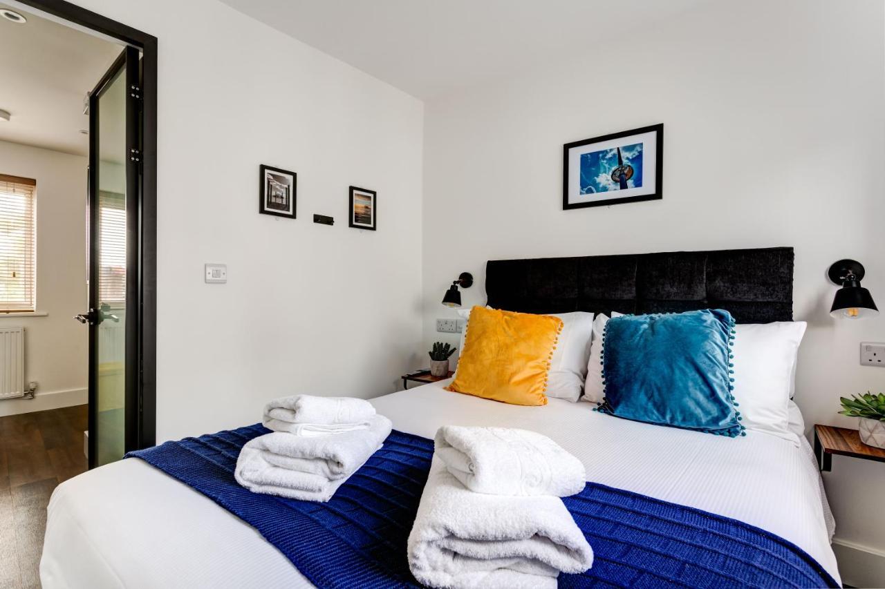 Laines - Laines Location * Brighton