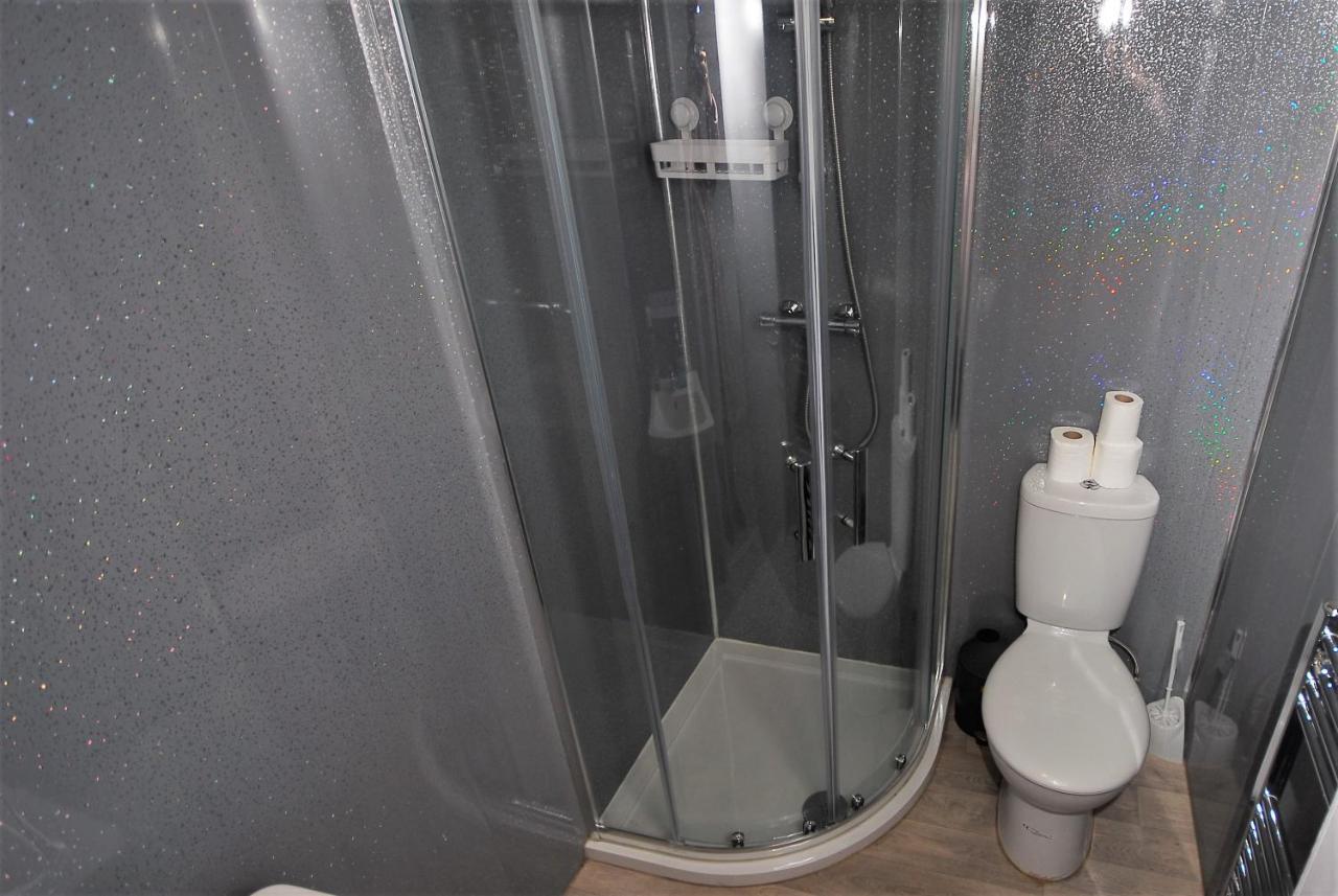 Family With Hot Tub & Sauna Sleeps 8
