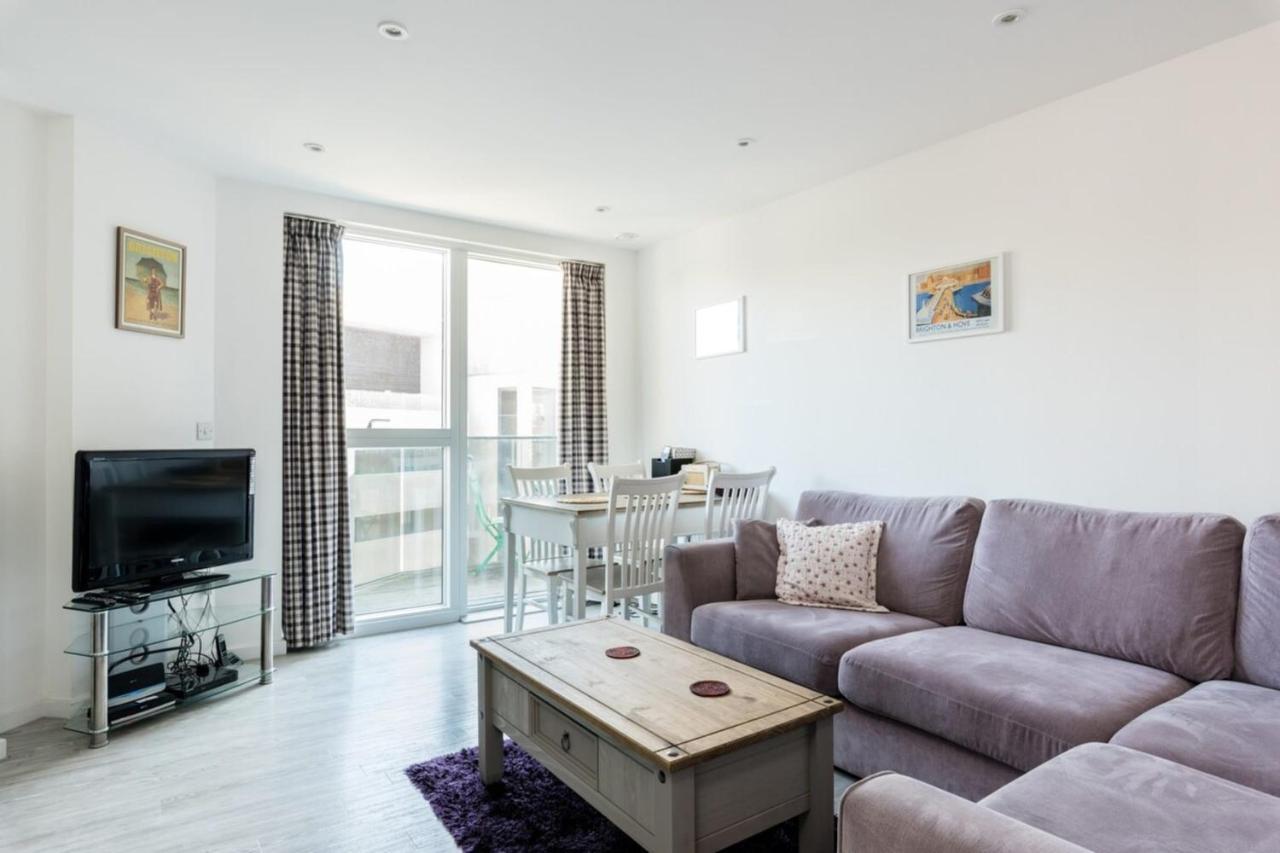Sleek Modern Flat In The Centre Of The Town
