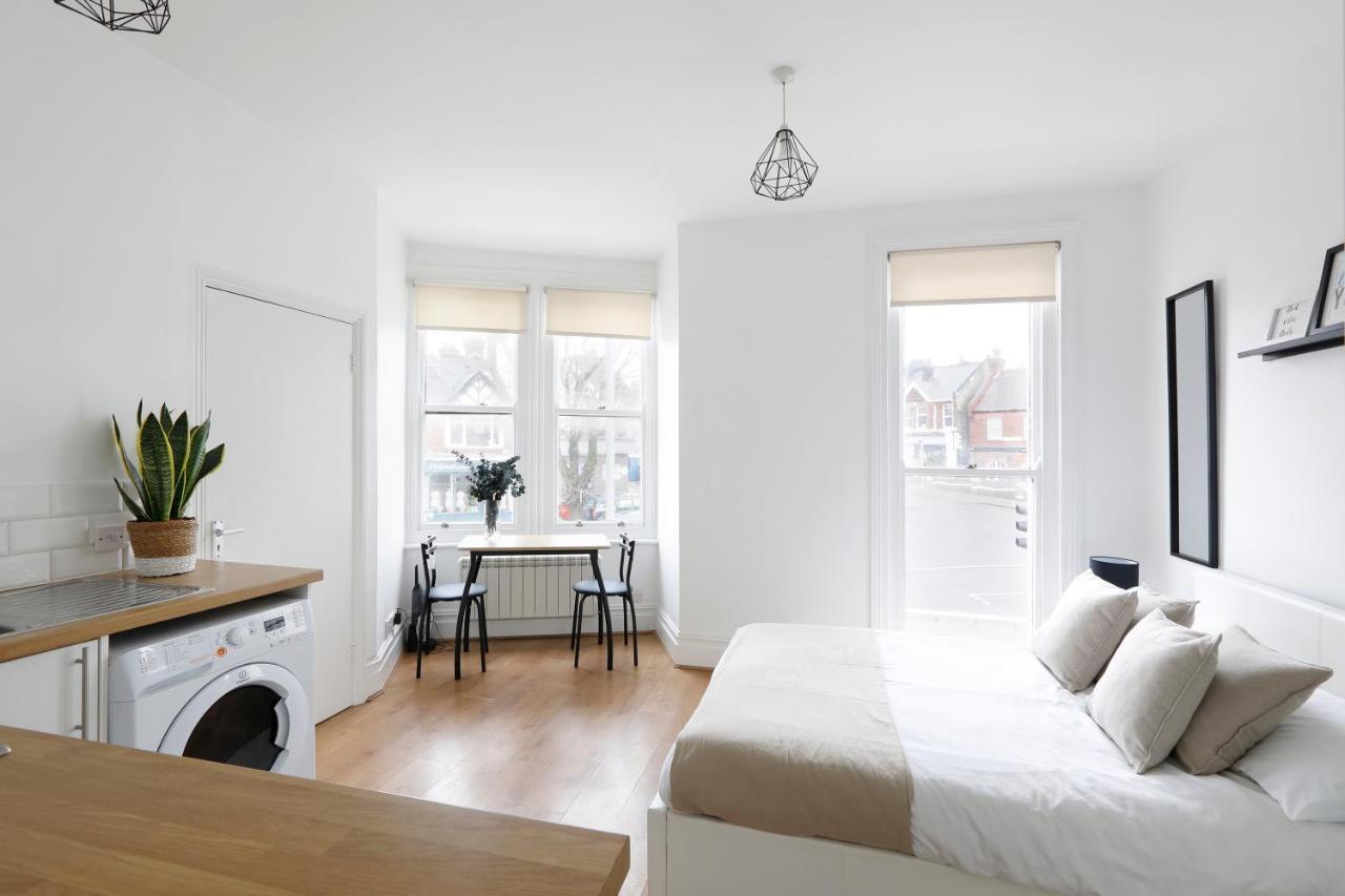 Stanford Avenue Apartment *