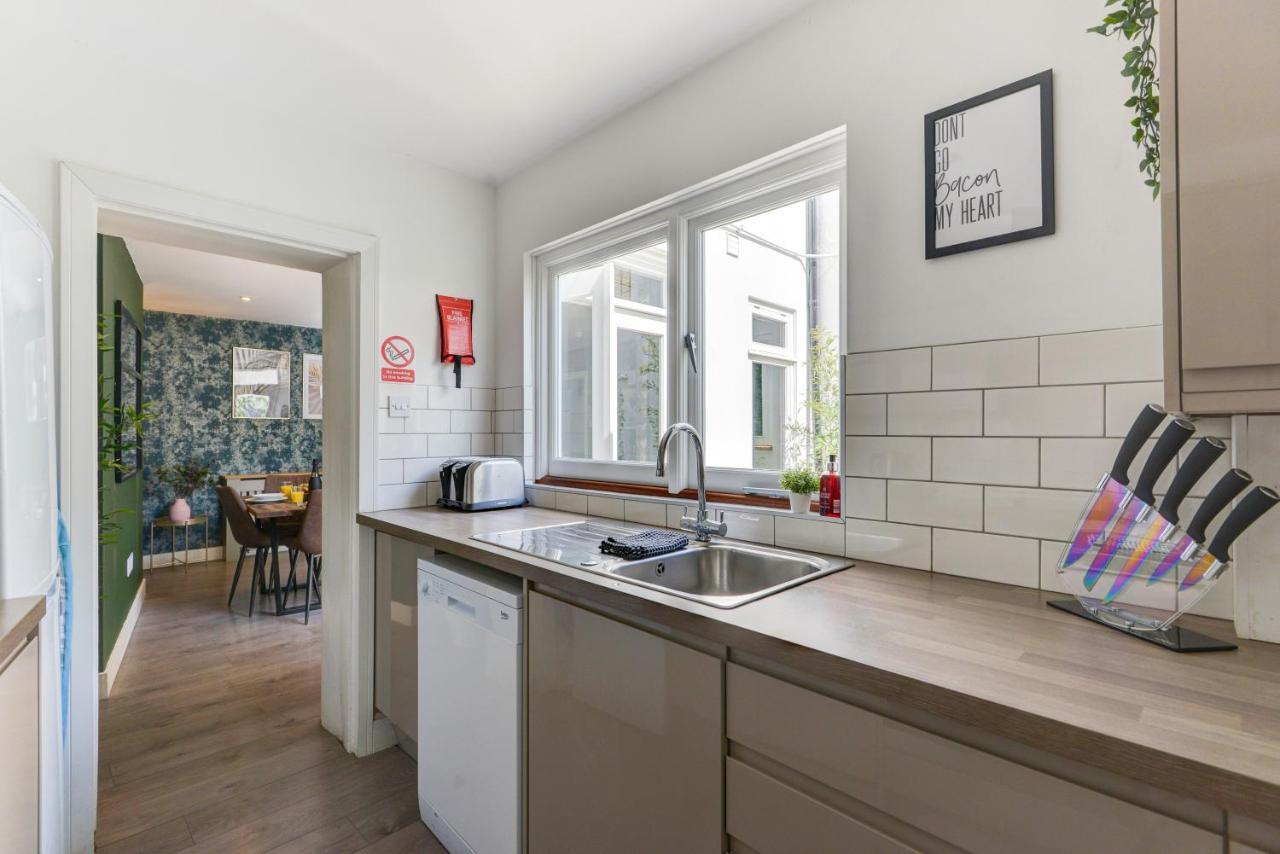 Apartment 2 Bedroom Cosy Apartment, Powis Square -