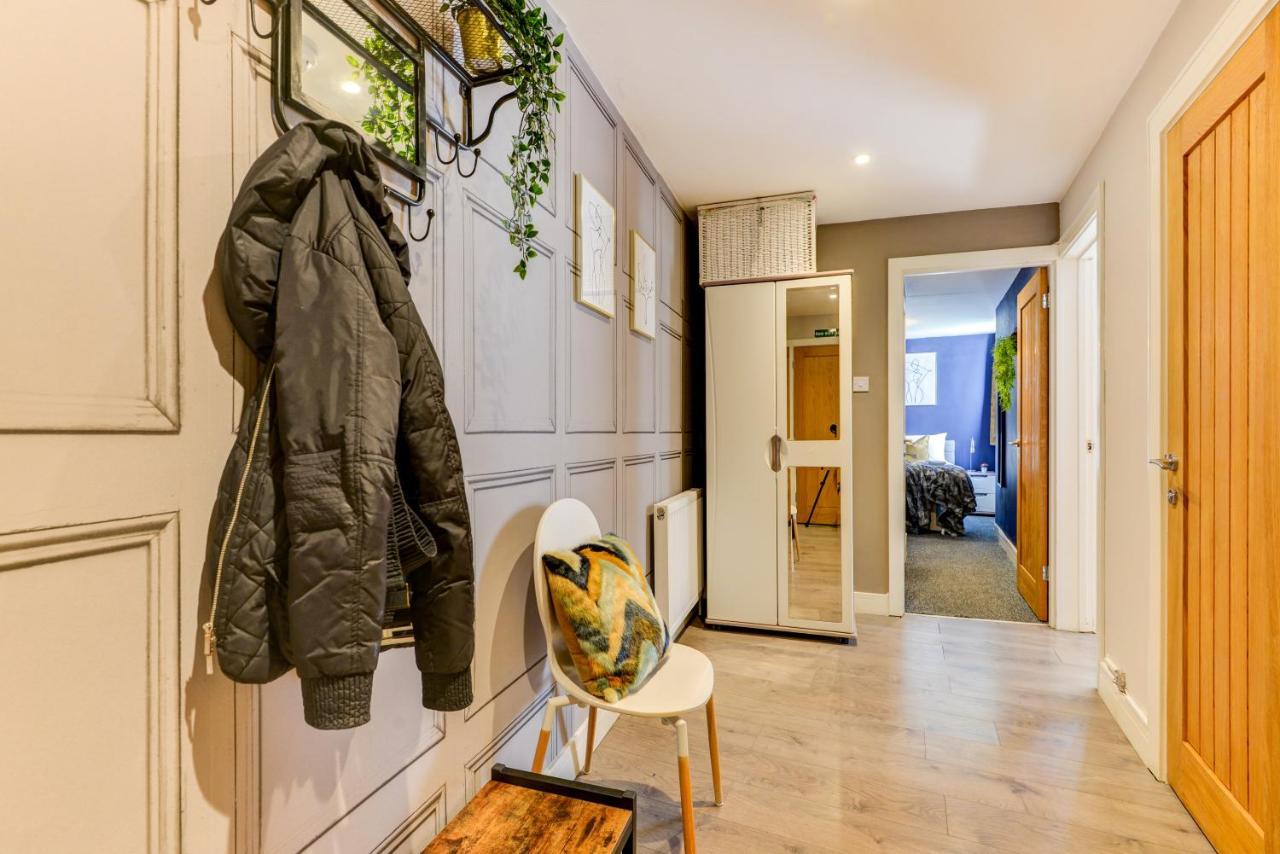 Apartment 2 Bedroom Cosy Apartment, Powis Square - *