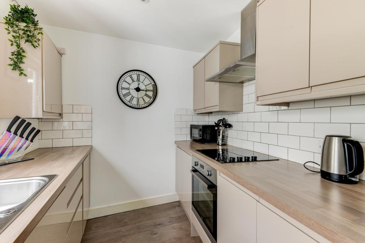 2 Bedroom Cosy Apartment, Powis Square - * Brighton