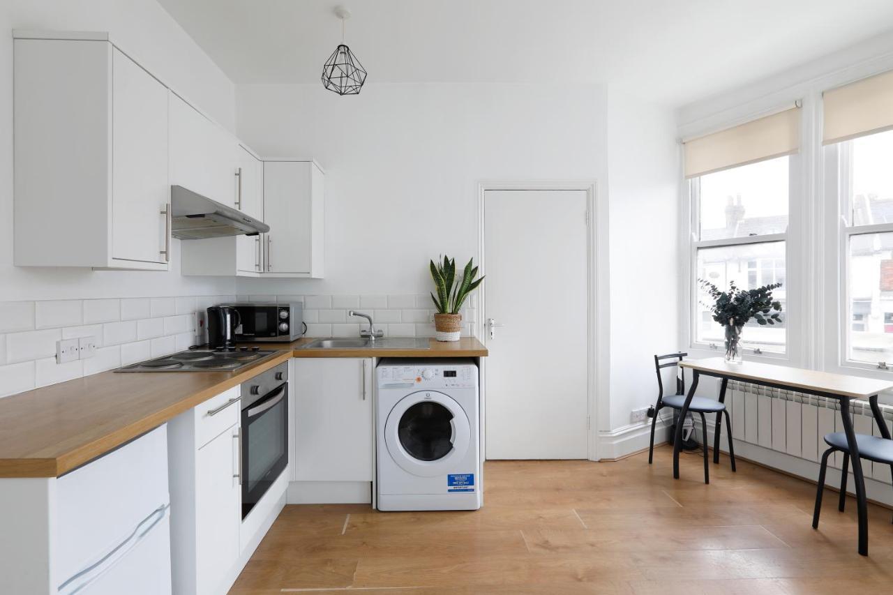 Stanford Avenue Apartment *