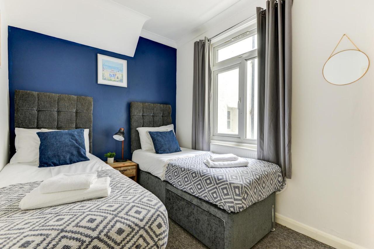 2 Bedroom - Queens Square Flat 1 * Brighton