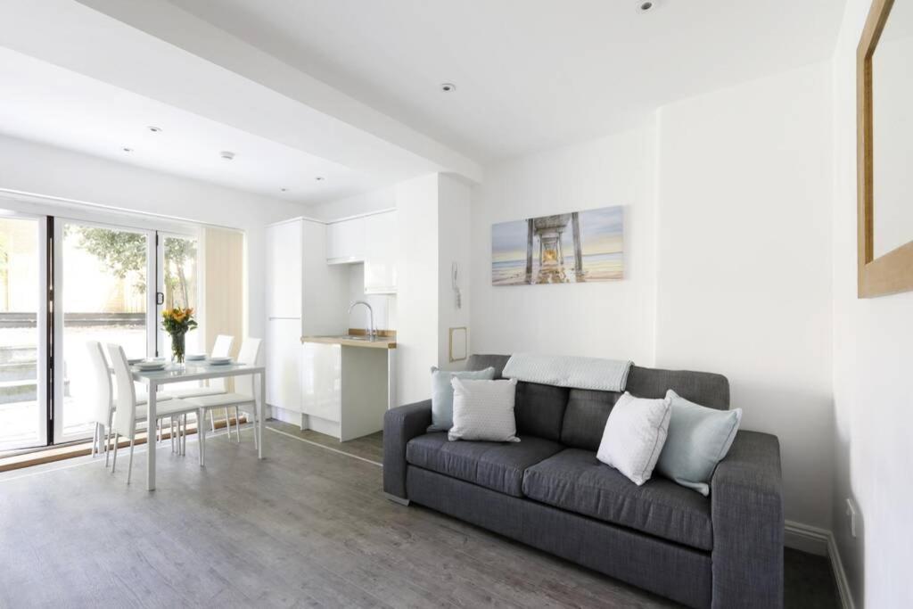 2 Bedrooms Close To The Beach With Garden And Own Entrance ! Brighton