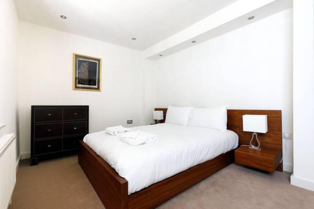 Beautiful 2 Bedroom Mews House With Parking By The Beach Holiday home *