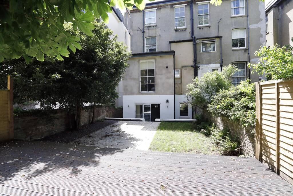 2 Bedrooms Close To The Beach With Garden And Own Entrance ! *