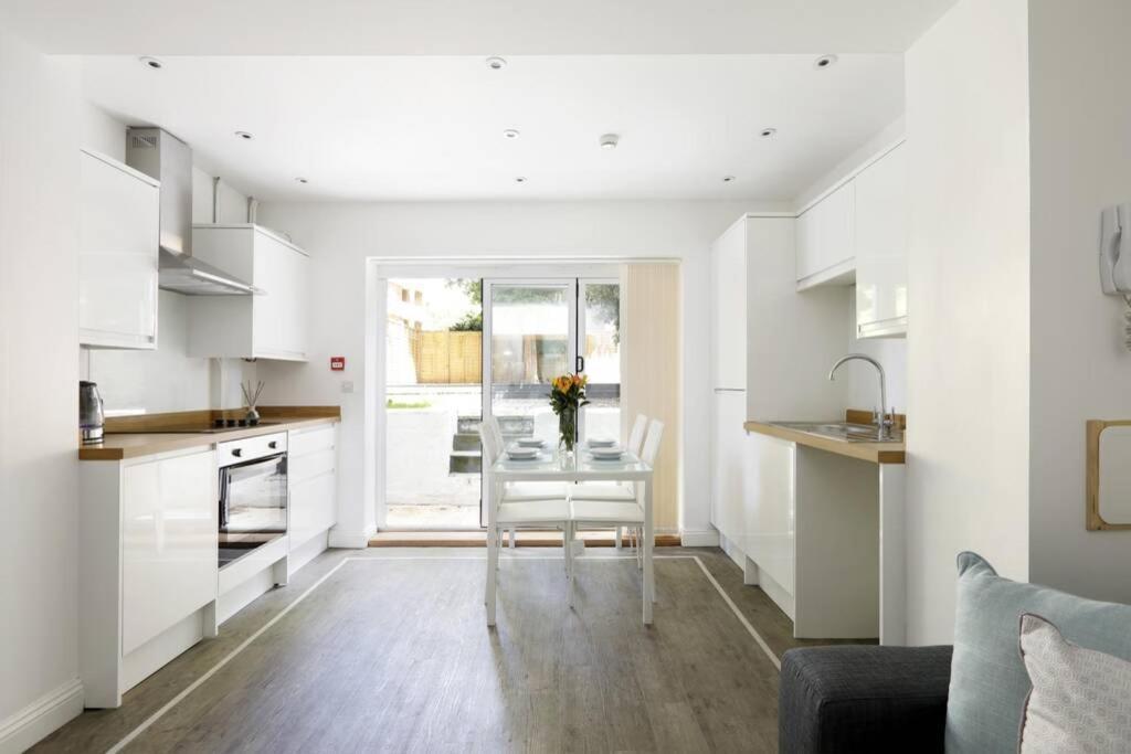 2 Bedrooms Close To The Beach With Garden And Own Entrance ! Apartment *