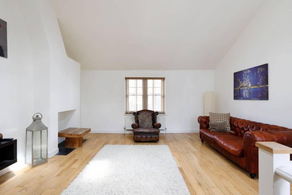 Beautiful 2 Bedroom Mews House With Parking By The Beach * Brighton
