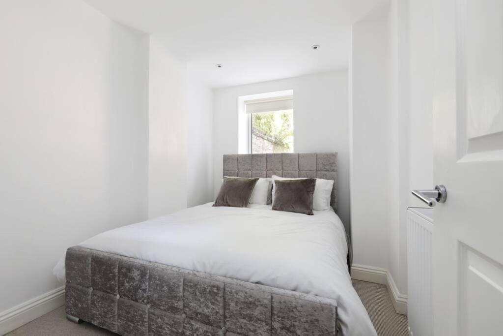 Apartment 2 Bedrooms Close To The Beach With Garden And Own Entrance ! Brighton