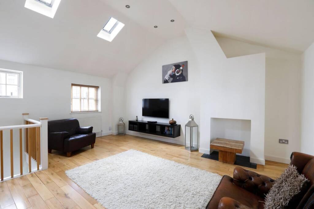 Beautiful 2 Bedroom Mews House With Parking By The Beach Holiday home Brighton