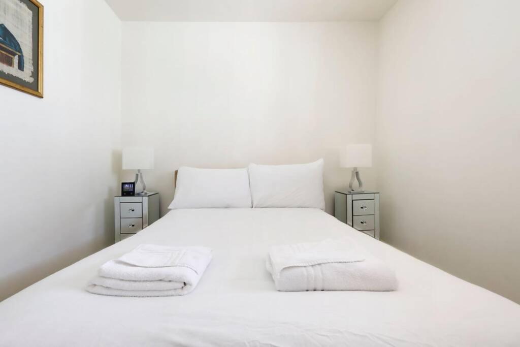 Beautiful 2 Bedroom Mews House With Parking By The Beach Holiday home Brighton