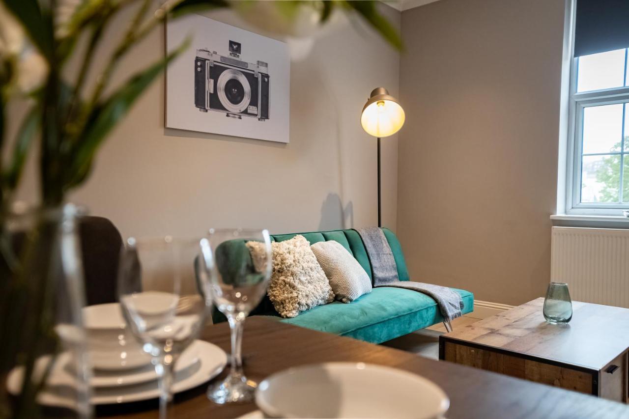 Deluxe Modern 1&2 Bed Near & Station Apartment