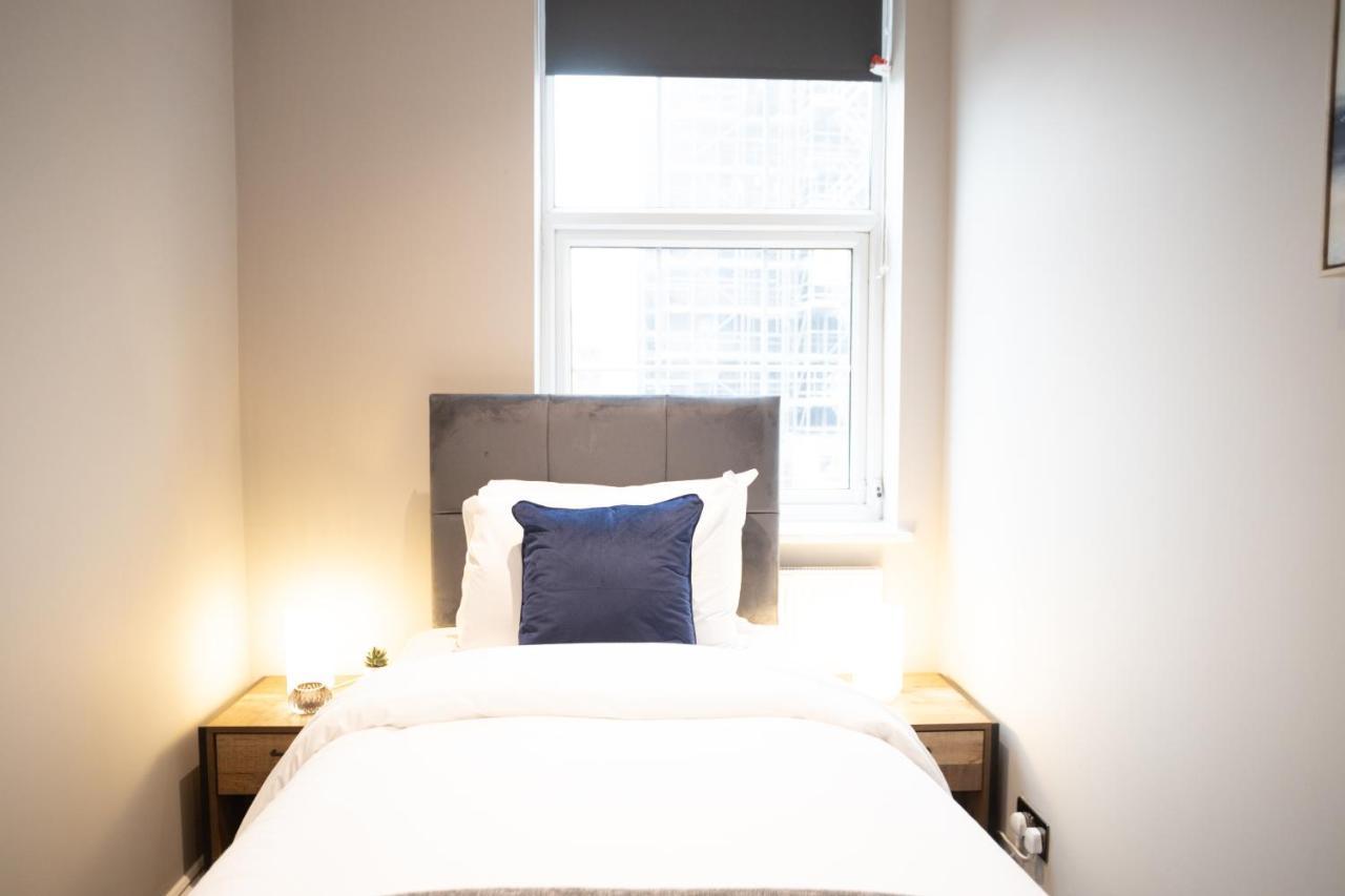 Deluxe Modern 1&2 Bed Near & Station