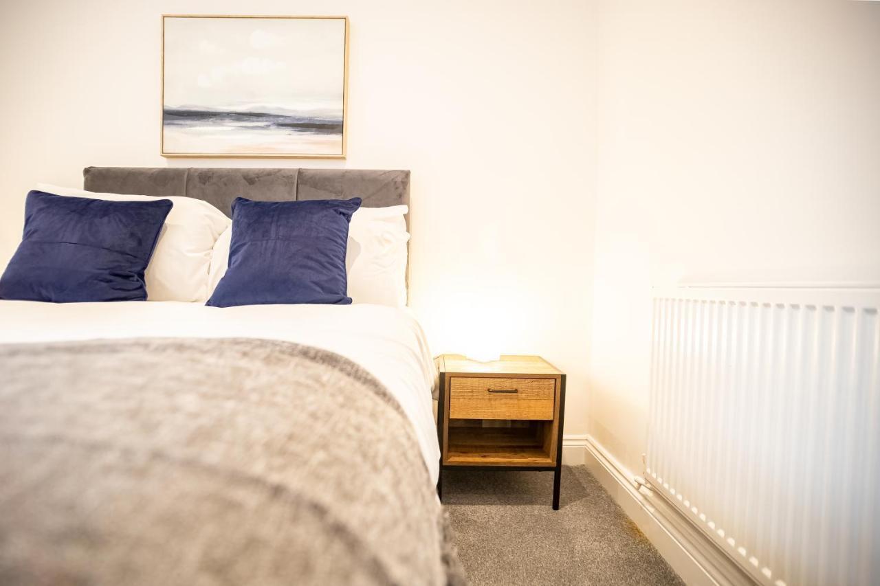 Deluxe Modern 1&2 Bed Near & Station