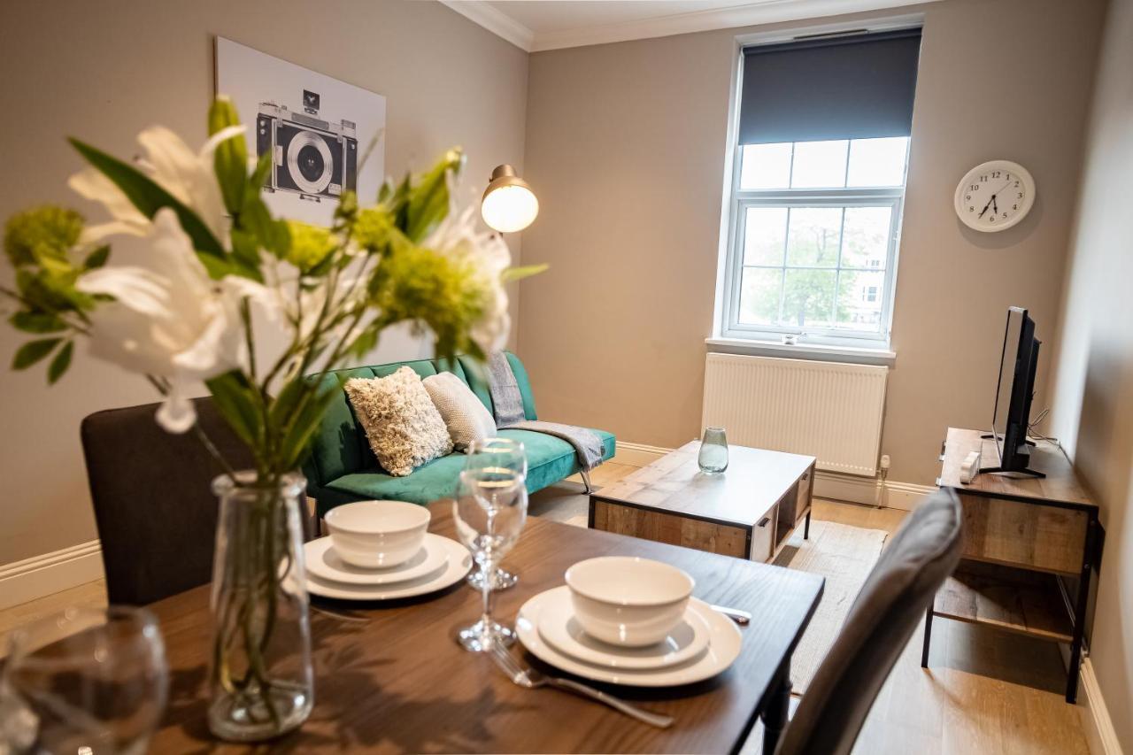 Apartment Deluxe Modern 1&2 Bed Near & Station