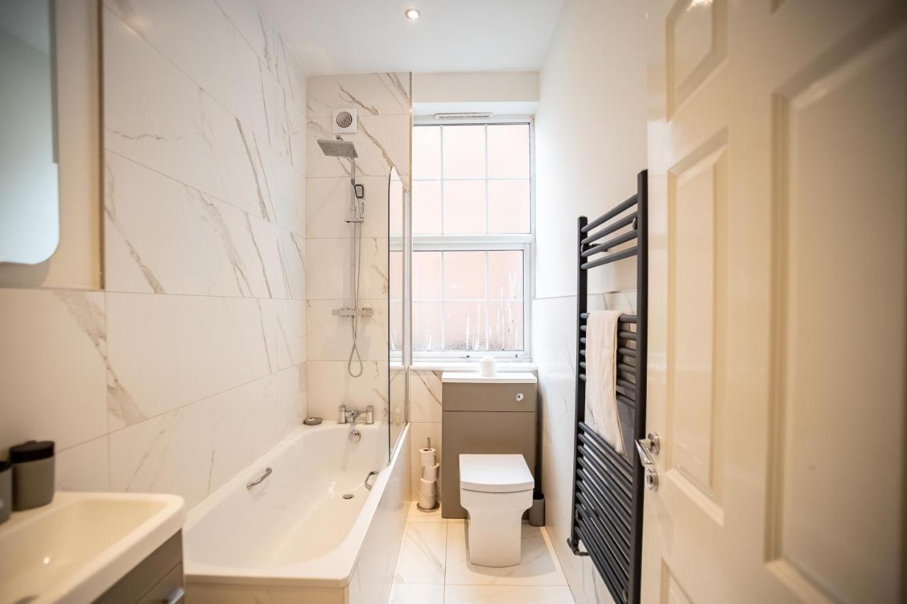 Deluxe Modern 1&2 Bed Near & Station Apartment