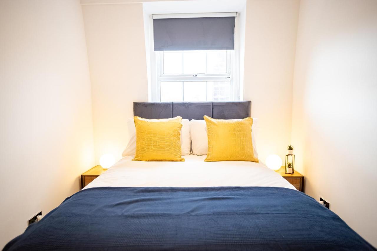 Deluxe Modern 1&2 Bed Near & Station
