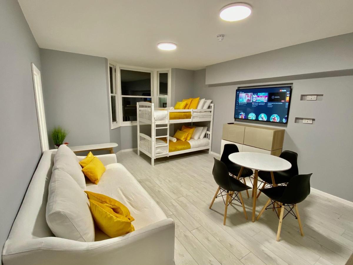 Bond Apartment *